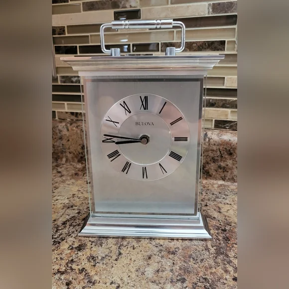 Desktop clock - Picture 4 of 4